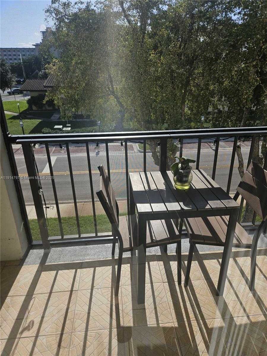 Small Image of 201 178TH DR #302, Sunny Isles Beach Number 4