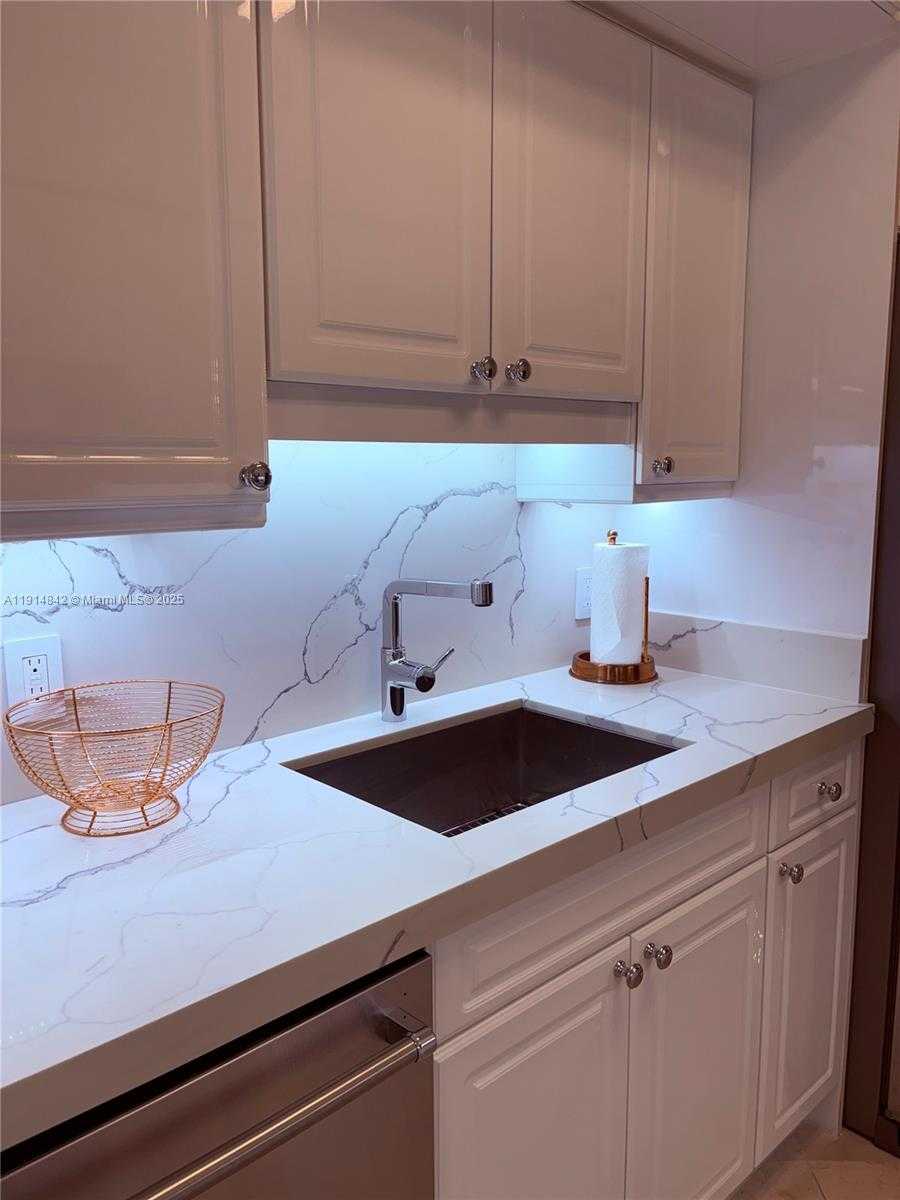 Small Image of 4779 COLLINS AVE #2302, Miami Beach Number 14