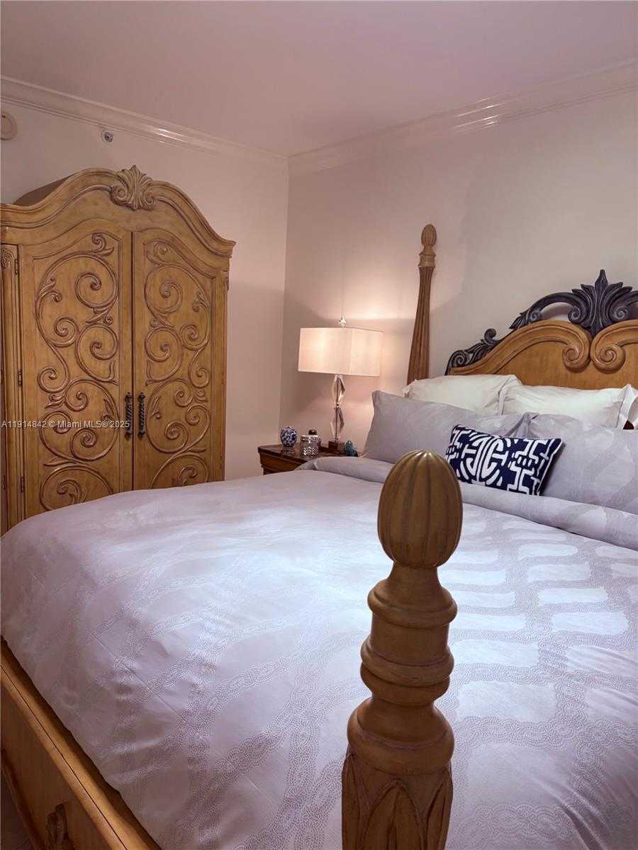 Small Image of 4779 COLLINS AVE #2302, Miami Beach Number 16