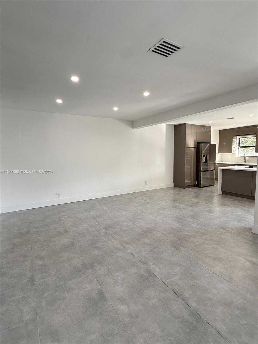 Small Image of 12615 NORTH MIAMI AVE #12615, North Miami Number 11