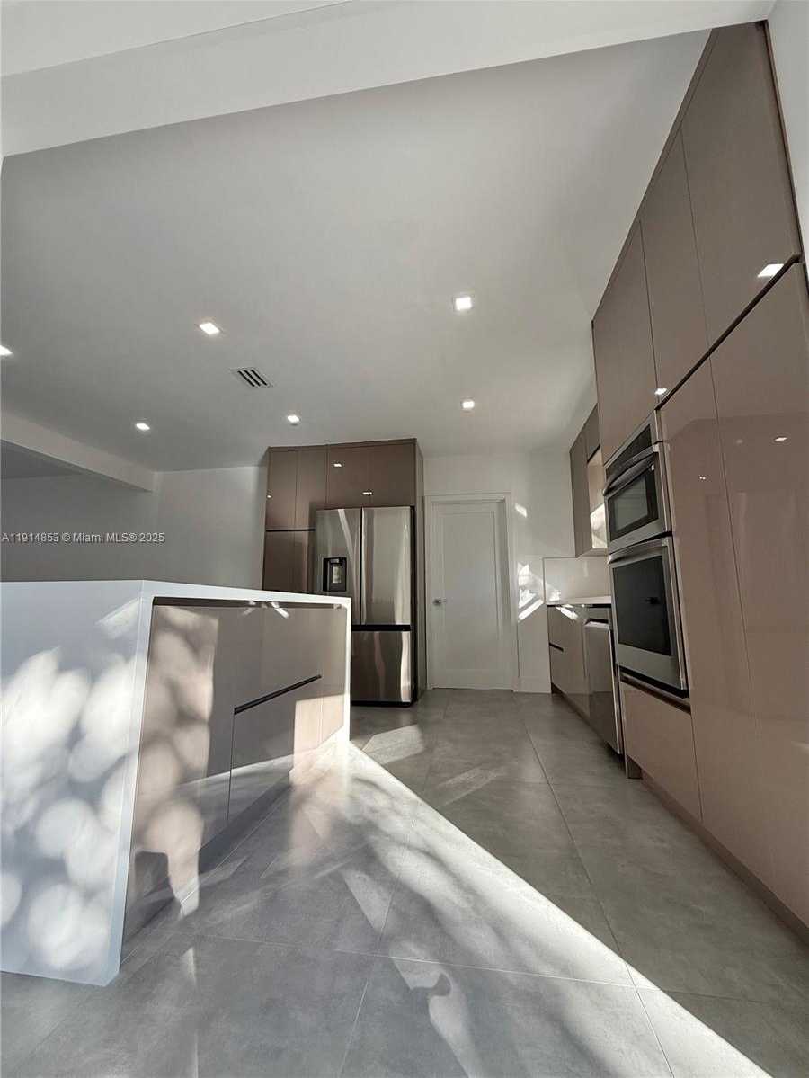 Small Image of 12615 NORTH MIAMI AVE #12615, North Miami Number 16