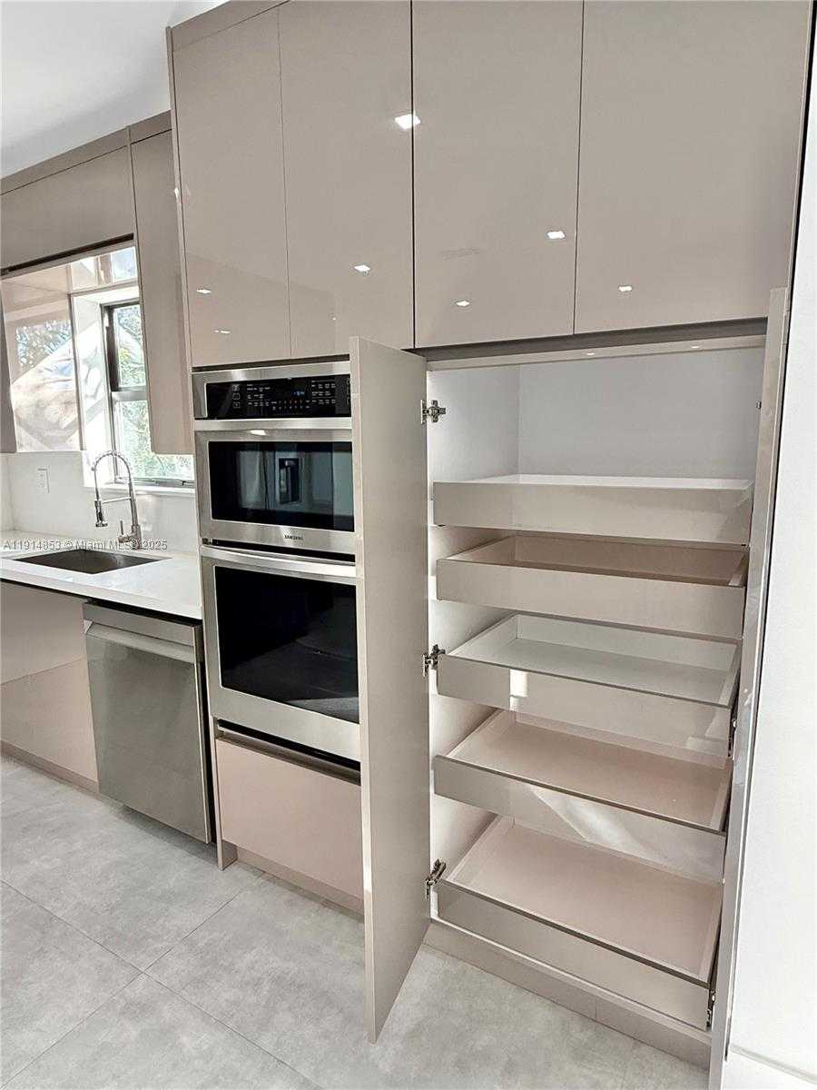 Small Image of 12615 NORTH MIAMI AVE #12615, North Miami Number 18