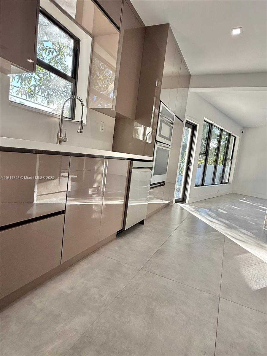 Small Image of 12615 NORTH MIAMI AVE #12615, North Miami Number 19