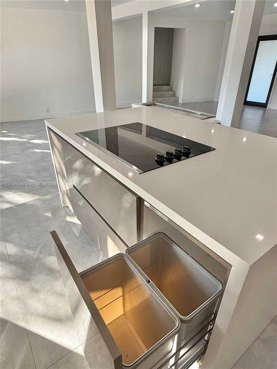 Small Image of 12615 NORTH MIAMI AVE #12615, North Miami Number 21