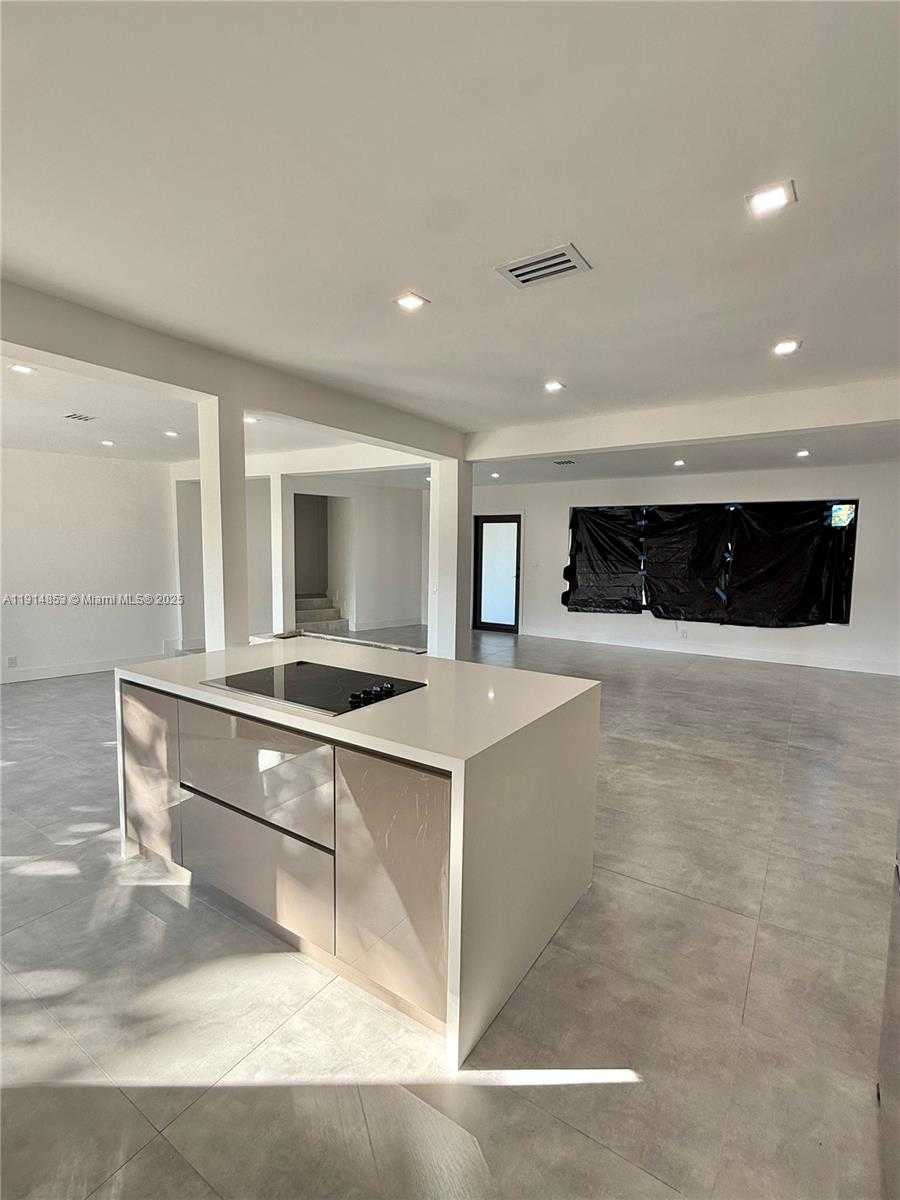 Small Image of 12615 NORTH MIAMI AVE #12615, North Miami Number 22