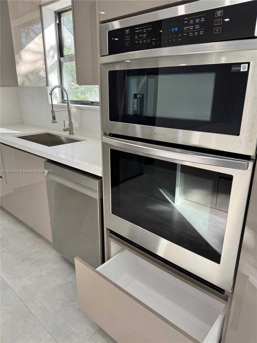 Small Image of 12615 NORTH MIAMI AVE #12615, North Miami Number 24