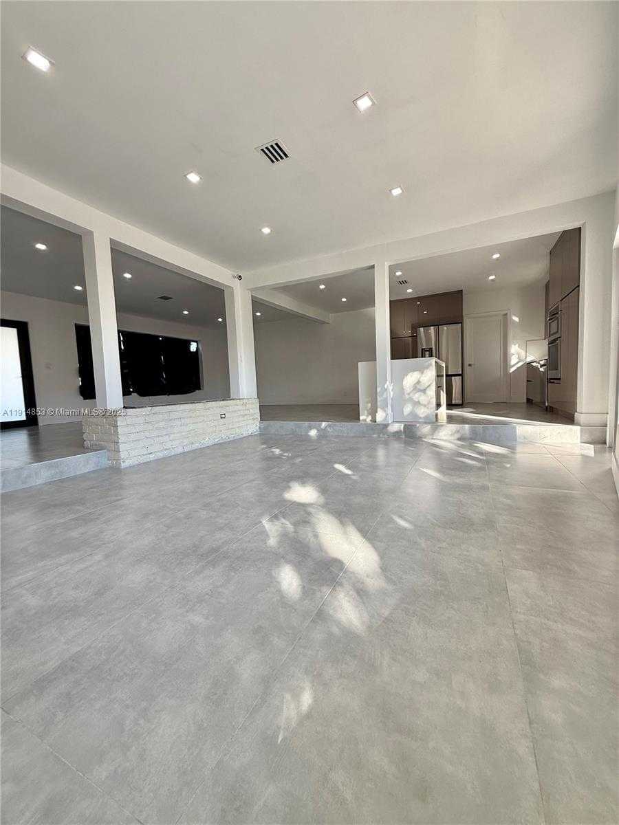 Small Image of 12615 NORTH MIAMI AVE #12615, North Miami Number 26