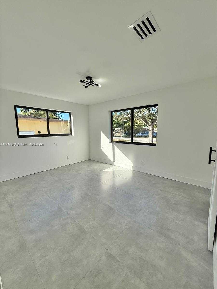 Small Image of 12615 NORTH MIAMI AVE #12615, North Miami Number 29