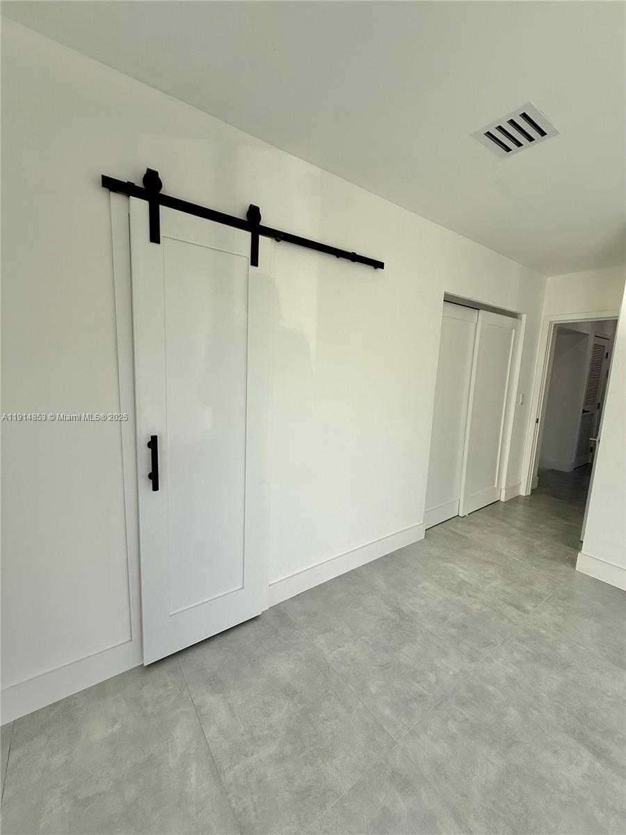 Small Image of 12615 NORTH MIAMI AVE #12615, North Miami Number 31