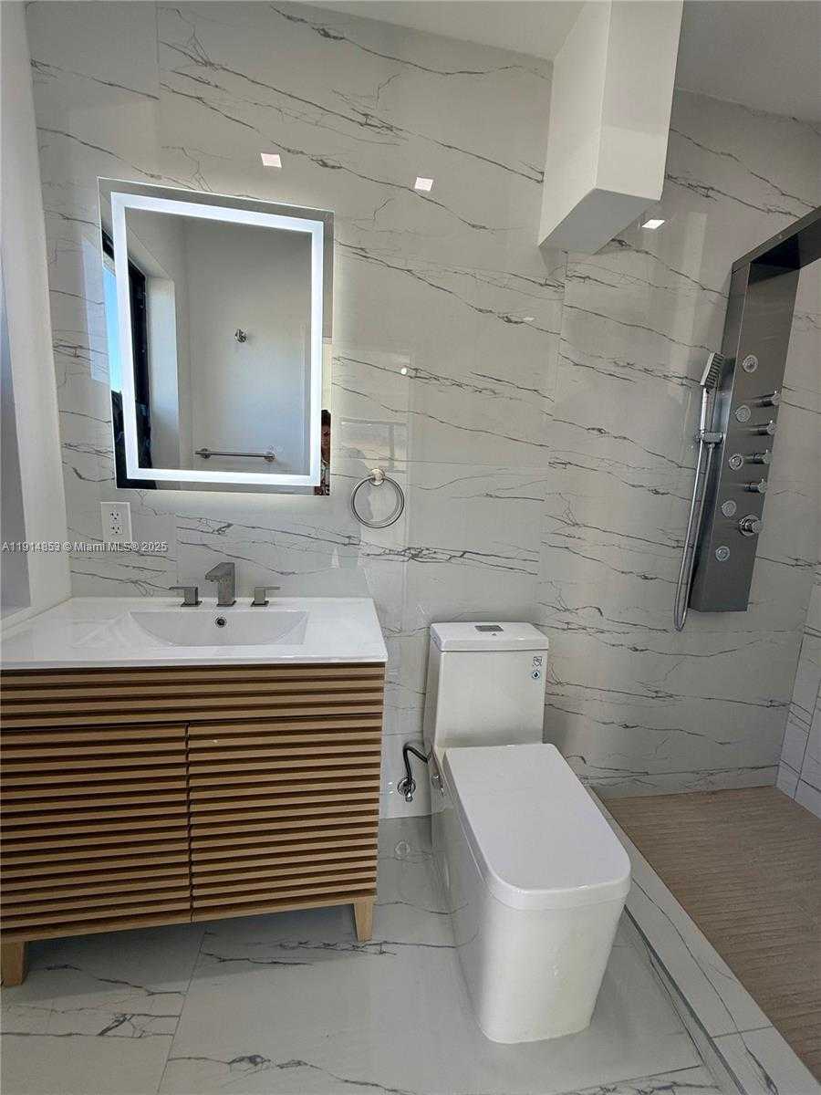 Small Image of 12615 NORTH MIAMI AVE #12615, North Miami Number 32