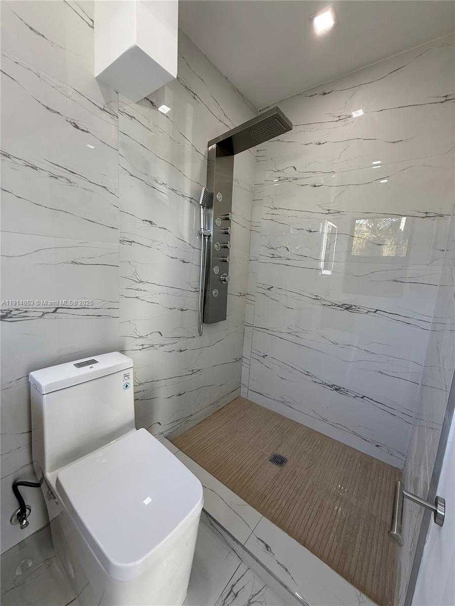 Small Image of 12615 NORTH MIAMI AVE #12615, North Miami Number 33