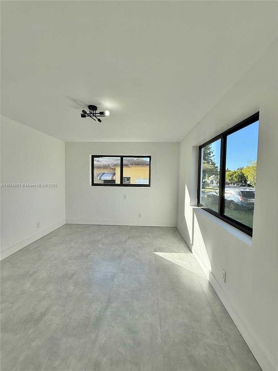 Small Image of 12615 NORTH MIAMI AVE #12615, North Miami Number 34