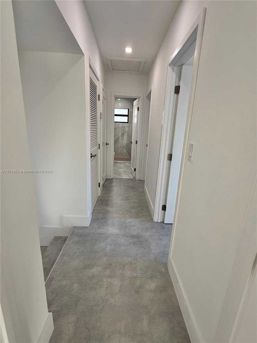 Small Image of 12615 NORTH MIAMI AVE #12615, North Miami Number 35