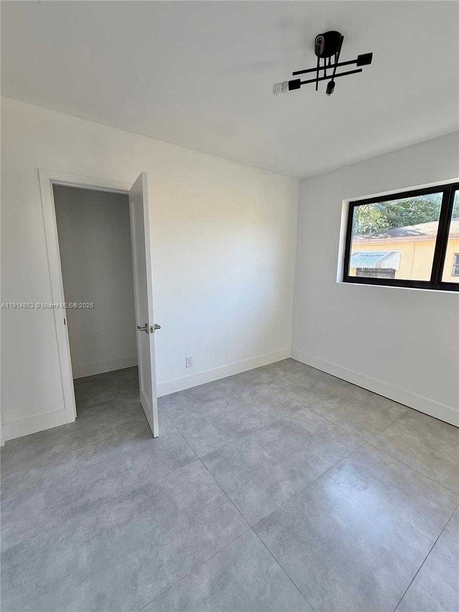 Small Image of 12615 NORTH MIAMI AVE #12615, North Miami Number 37