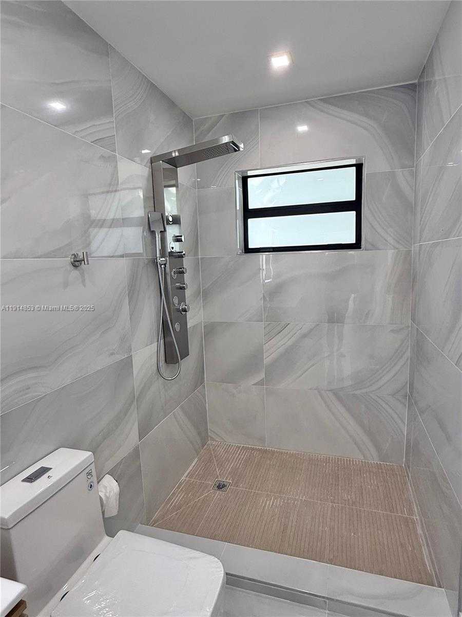 Small Image of 12615 NORTH MIAMI AVE #12615, North Miami Number 38