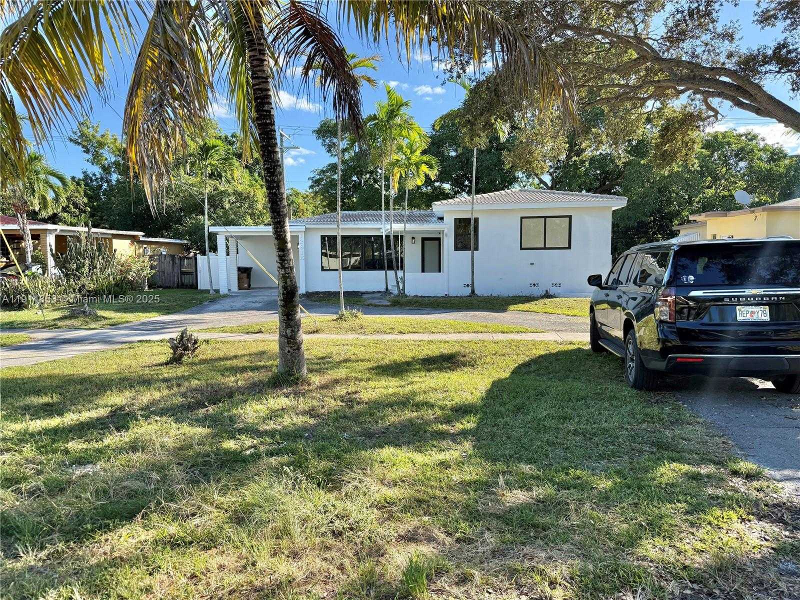 Small Image of 12615 NORTH MIAMI AVE #12615, North Miami Number 4