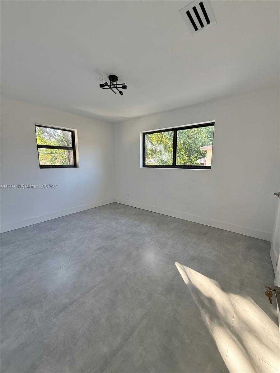 Small Image of 12615 NORTH MIAMI AVE #12615, North Miami Number 42