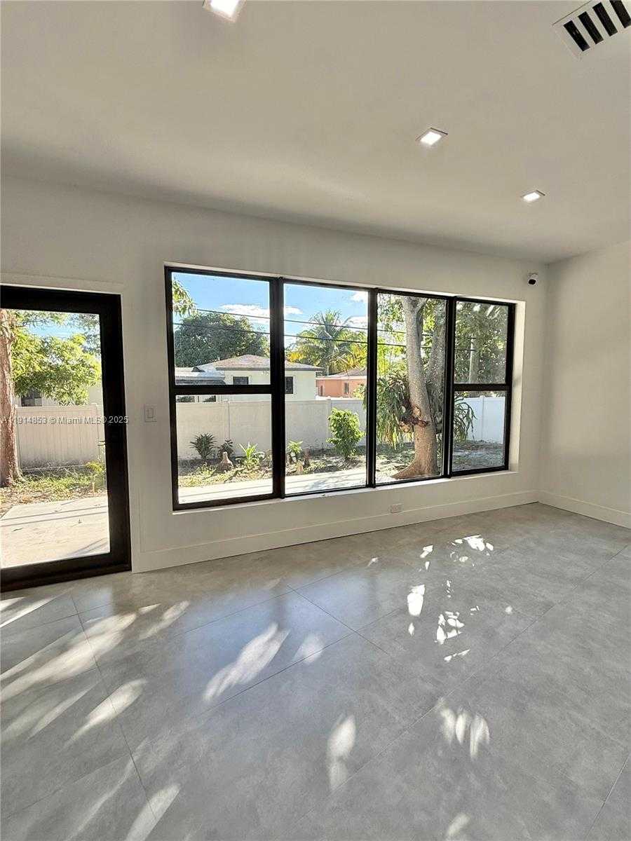 Small Image of 12615 NORTH MIAMI AVE #12615, North Miami Number 44