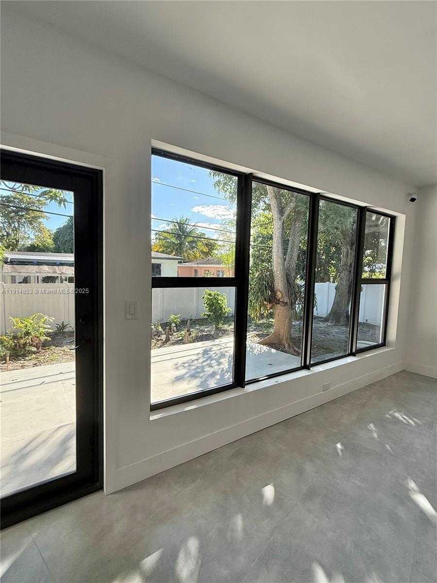 Small Image of 12615 NORTH MIAMI AVE #12615, North Miami Number 45