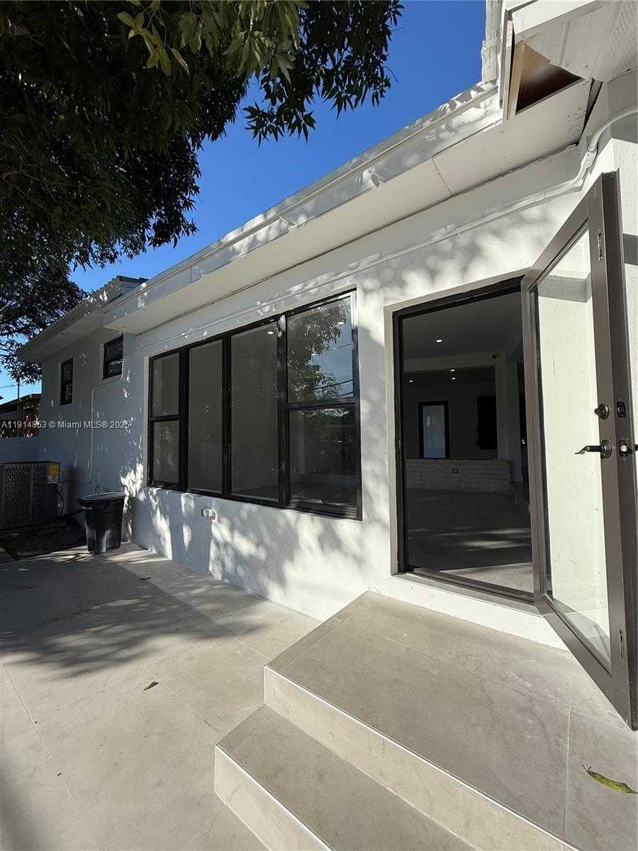 Small Image of 12615 NORTH MIAMI AVE #12615, North Miami Number 46