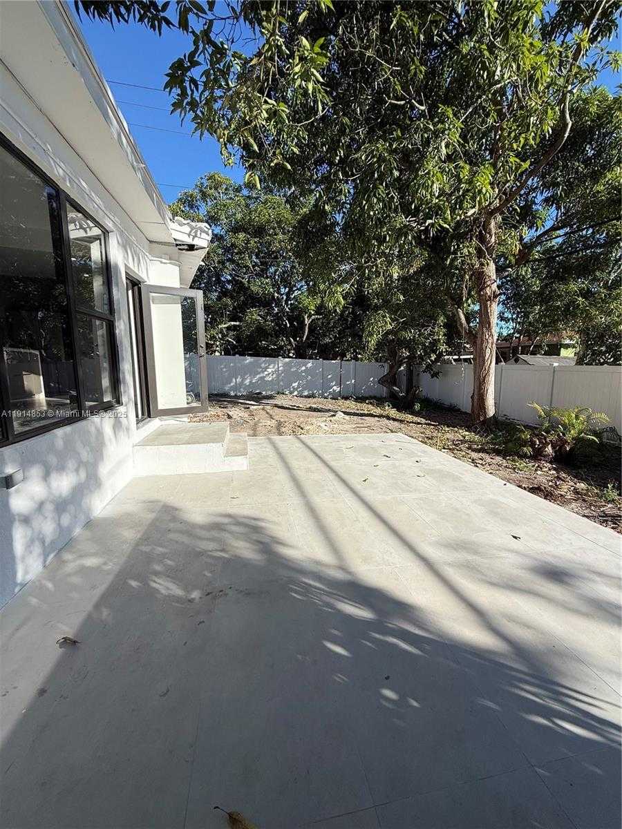 Small Image of 12615 NORTH MIAMI AVE #12615, North Miami Number 48