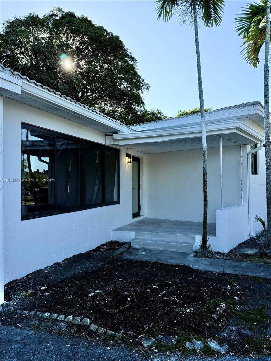 Small Image of 12615 NORTH MIAMI AVE #12615, North Miami Number 7