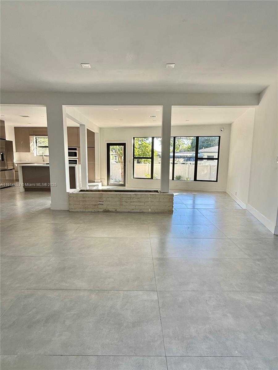 Small Image of 12615 NORTH MIAMI AVE #12615, North Miami Number 9