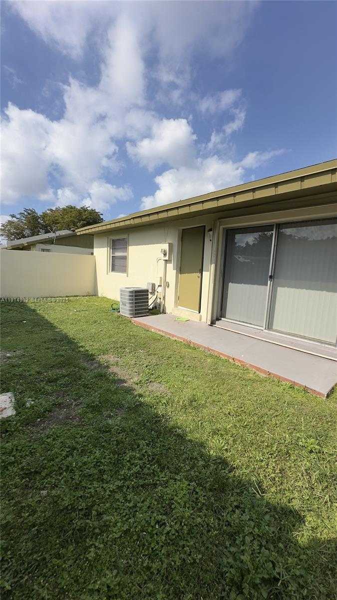 Small Image of 12240 SOUTH WEST 114TH TER #12240, Miami Number 16