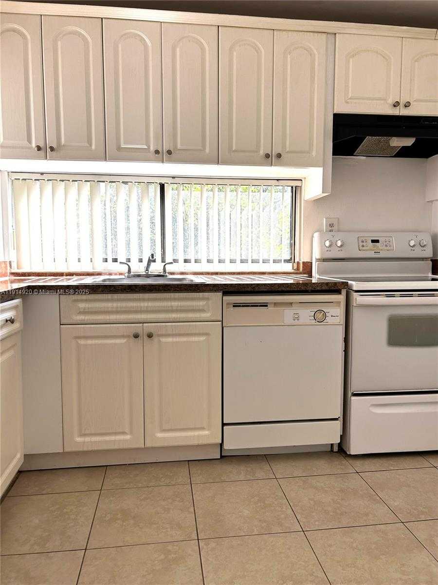 Small Image of 16919 NORTH BAY RD #511, Sunny Isles Beach Number 18