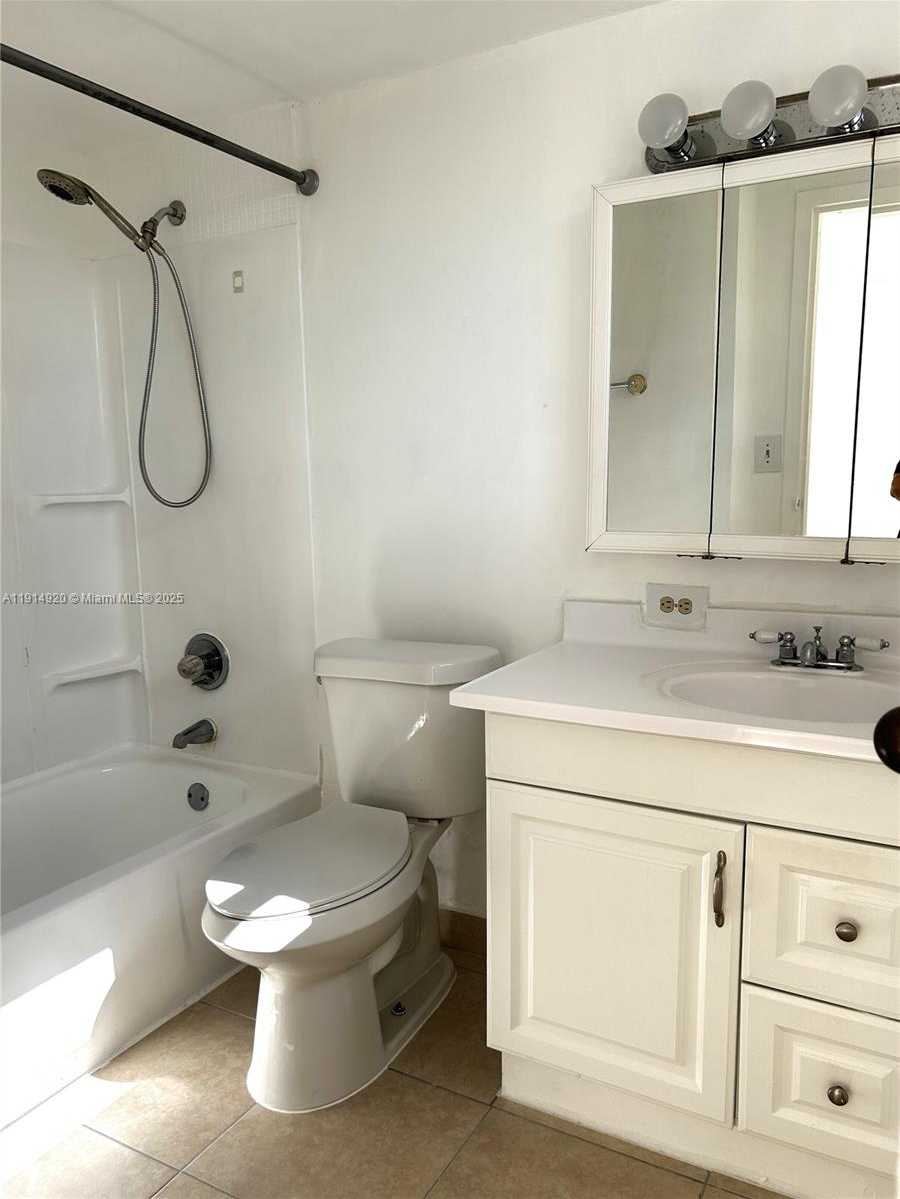 Small Image of 16919 NORTH BAY RD #511, Sunny Isles Beach Number 27