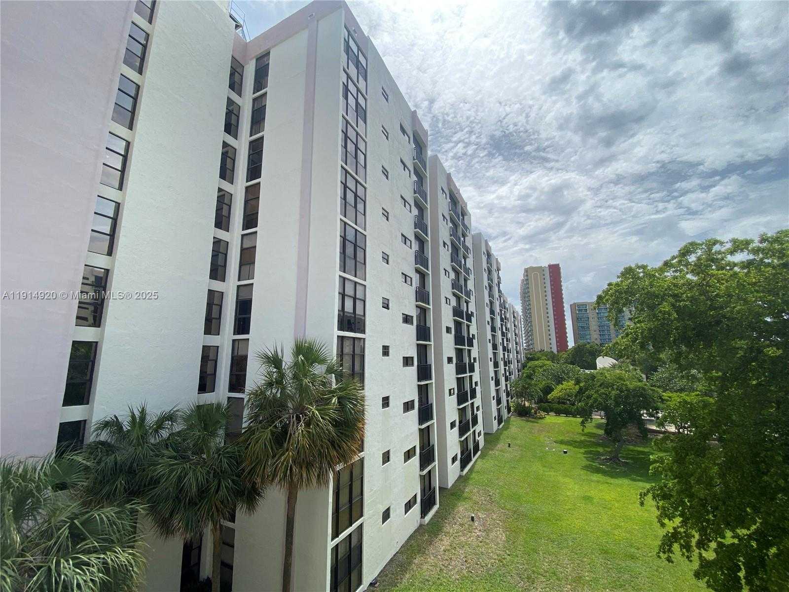 Small Image of 16919 NORTH BAY RD #511, Sunny Isles Beach Number 3