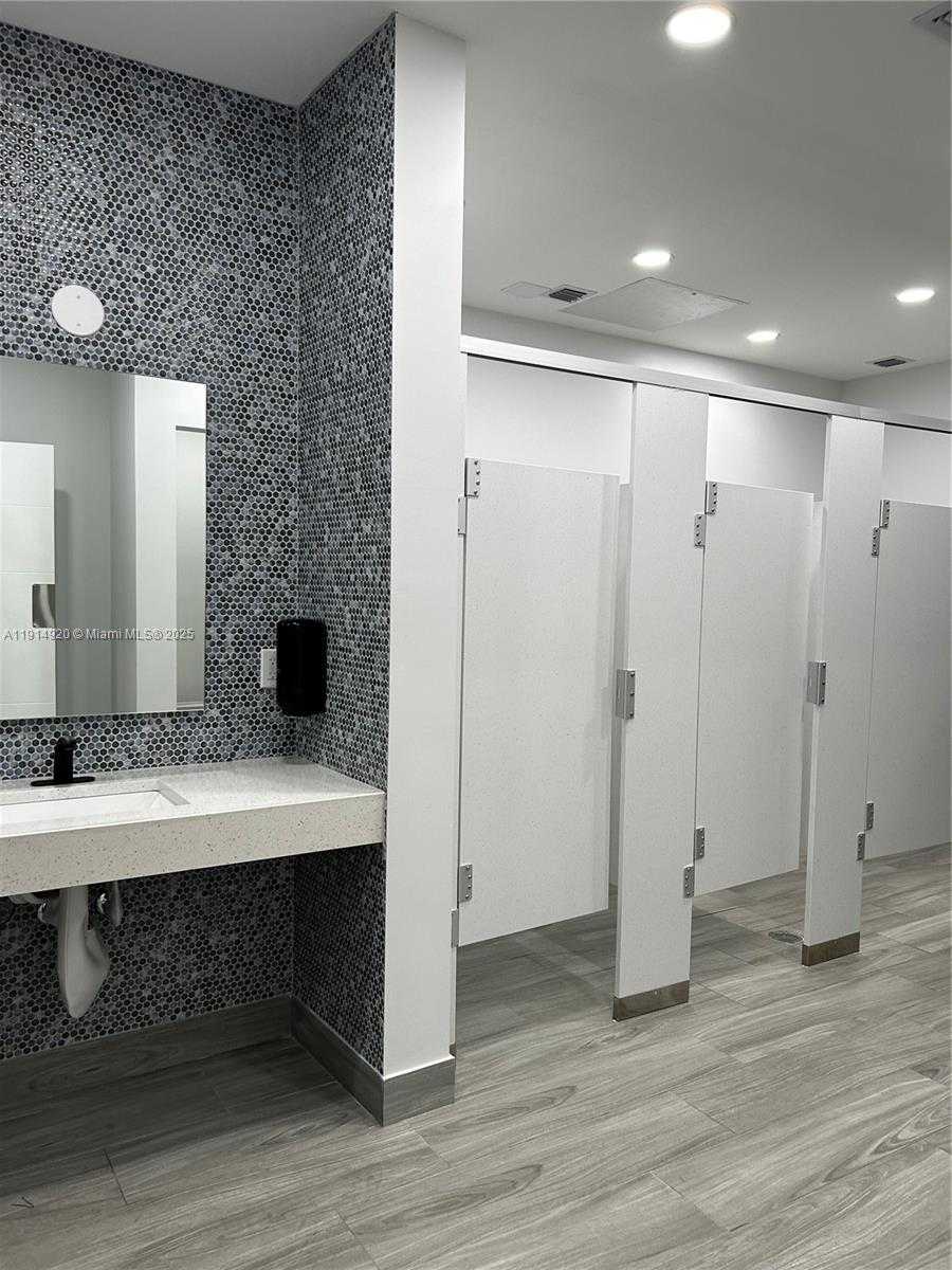 Small Image of 16919 NORTH BAY RD #511, Sunny Isles Beach Number 34