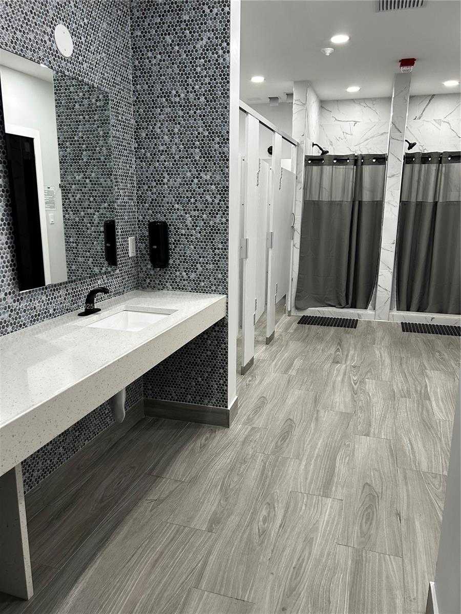 Small Image of 16919 NORTH BAY RD #511, Sunny Isles Beach Number 37