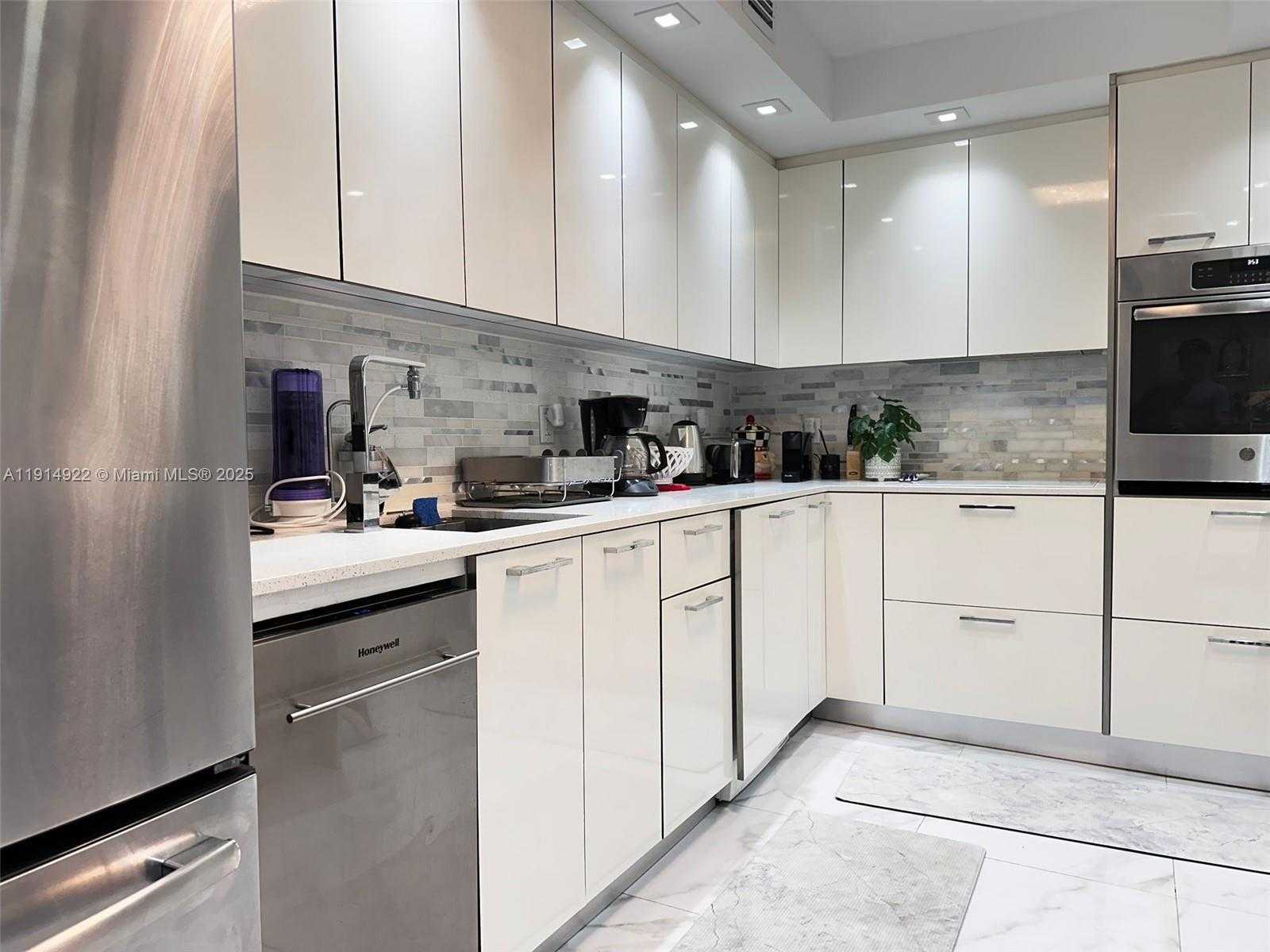 Small Image of 6770 INDIAN CREEK DR #14M, Miami Beach Number 19