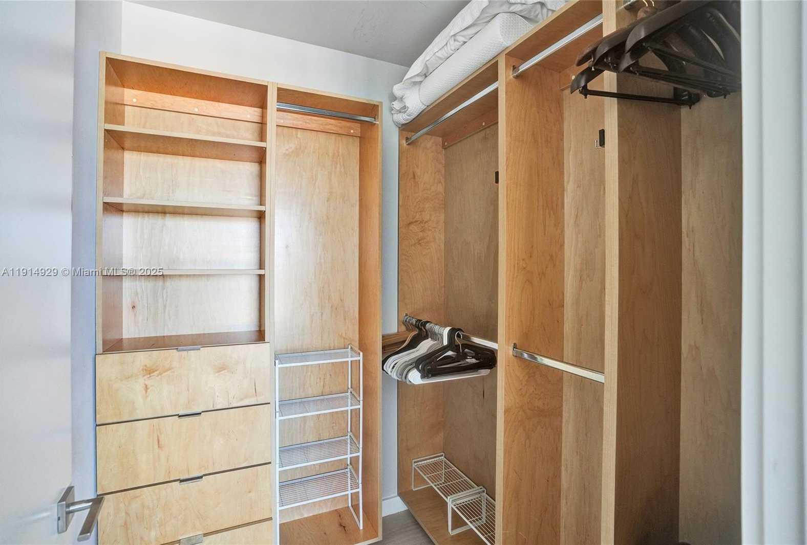 Small Image of 2831 SOUTH BAYSHORE DR #1808, Miami Number 21