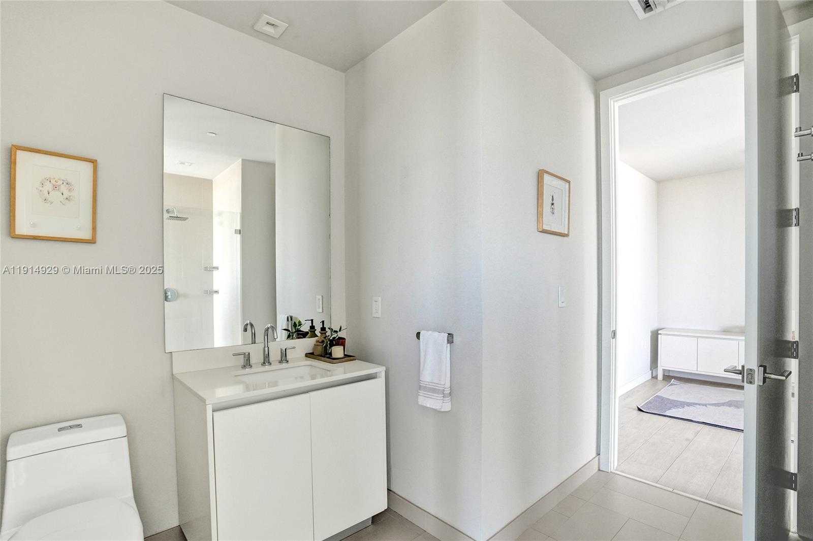 Small Image of 2831 SOUTH BAYSHORE DR #1808, Miami Number 30