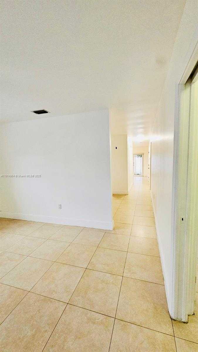 Small Image of 3182 SOUTH WEST 25TH TER #1, Miami Number 19