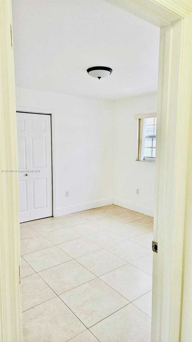 Small Image of 3182 SOUTH WEST 25TH TER #1, Miami Number 24