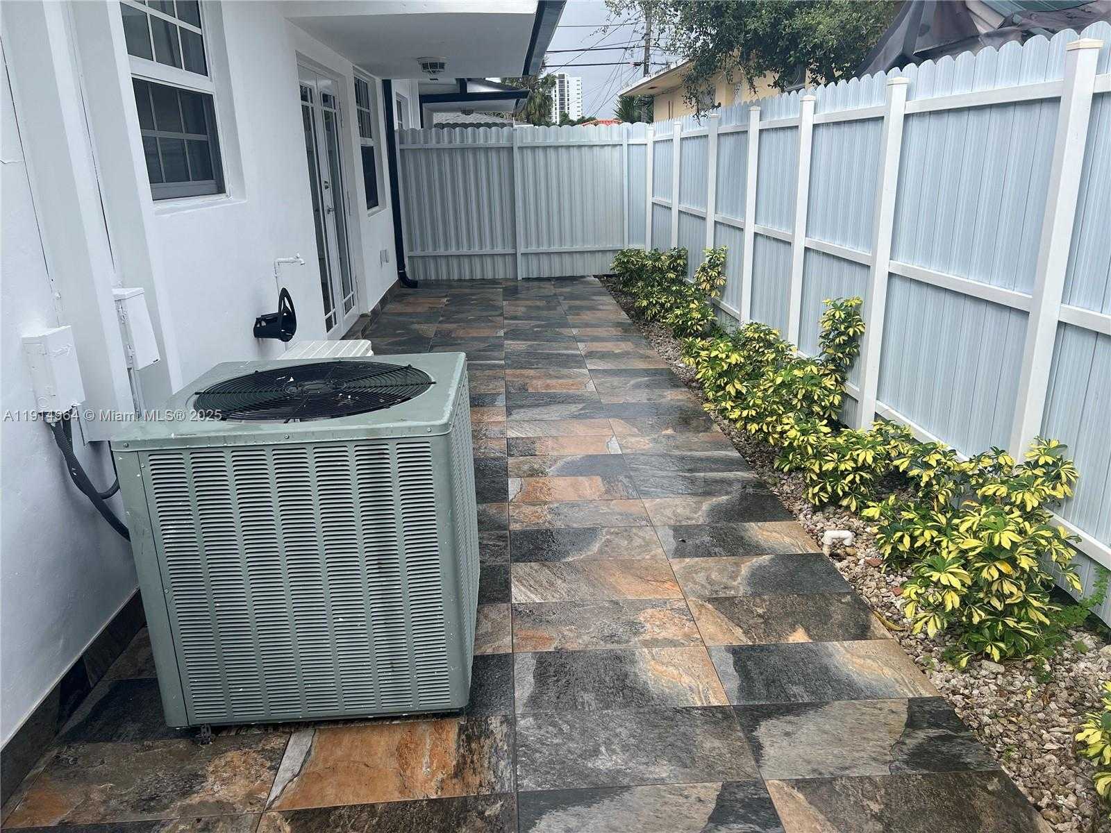 Small Image of 3182 SOUTH WEST 25TH TER #1, Miami Number 31