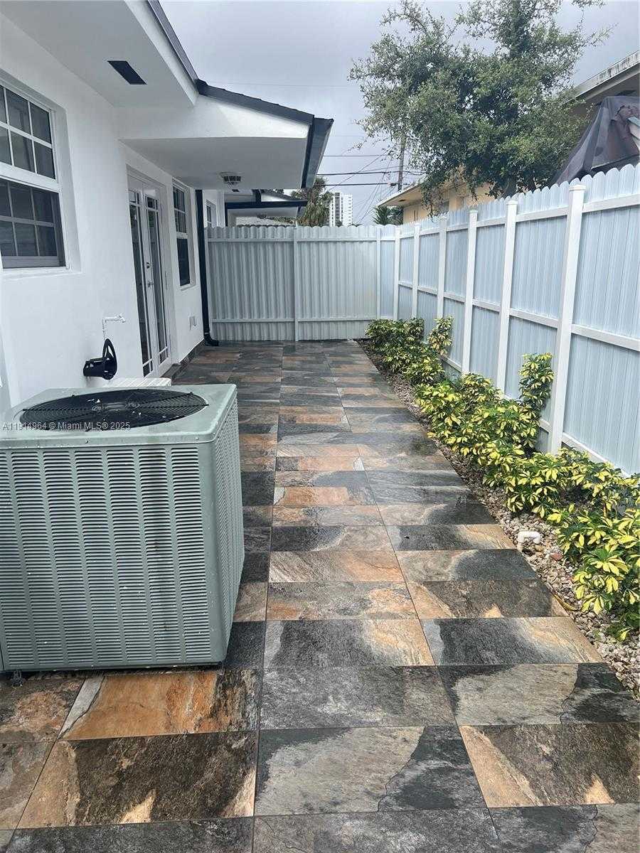 Small Image of 3182 SOUTH WEST 25TH TER #1, Miami Number 32