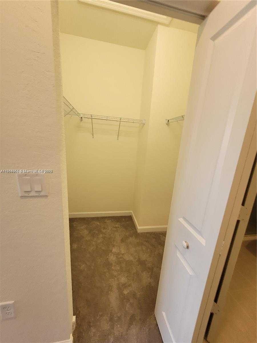 Small Image of 11125 West 33rd Ct, Hialeah, FL 33018, USA Number 15