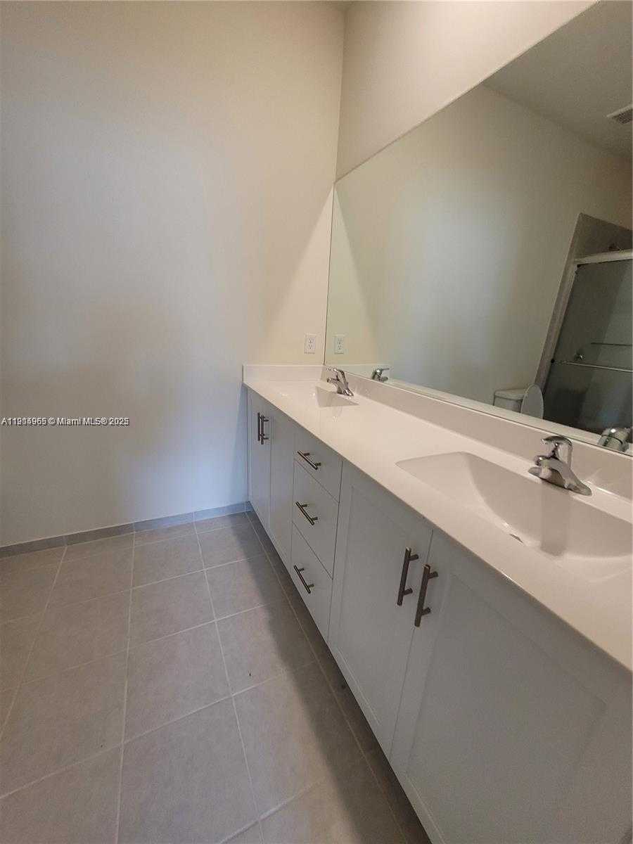 Small Image of 11125 West 33rd Ct, Hialeah, FL 33018, USA Number 16