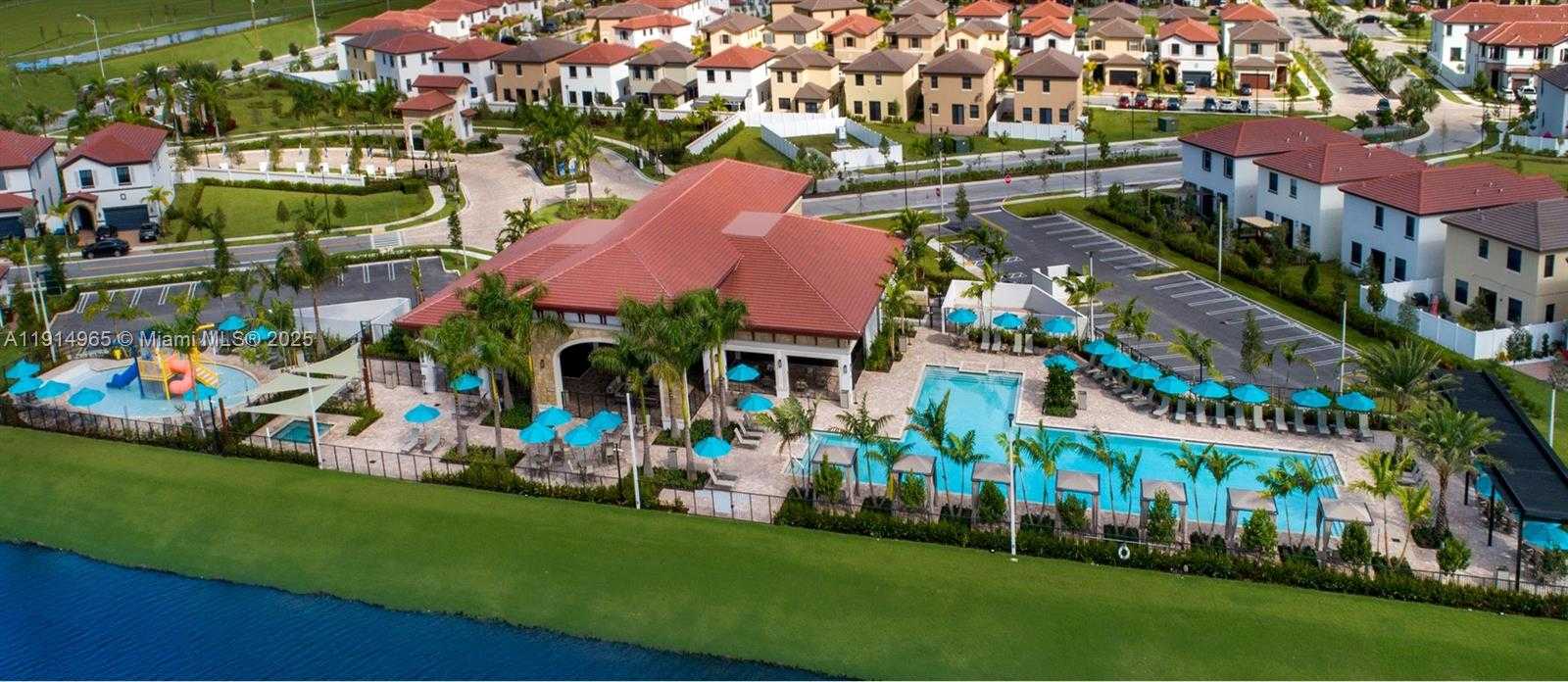 Small Image of 11125 West 33rd Ct, Hialeah, FL 33018, USA Number 30