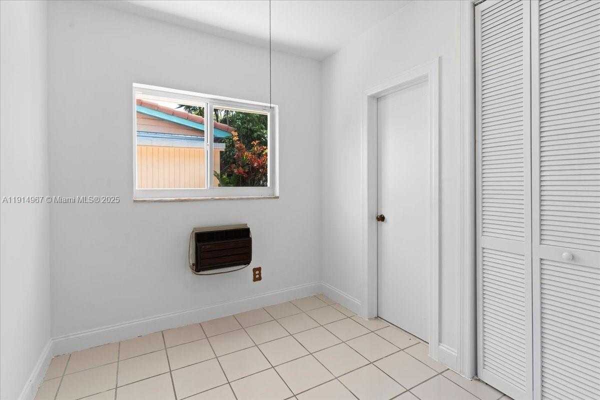 Small Image of 1961 NORTH EAST 188TH ST #N/A, Miami Number 28