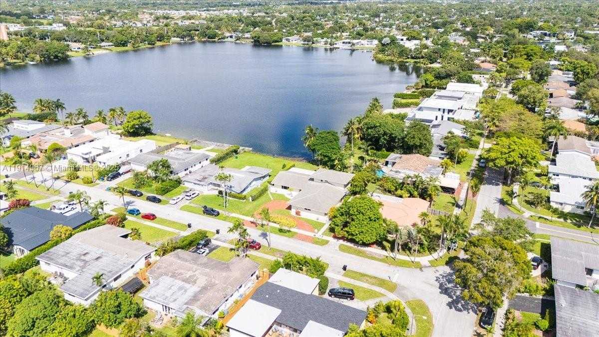 Small Image of 1961 NORTH EAST 188TH ST #N/A, Miami Number 5