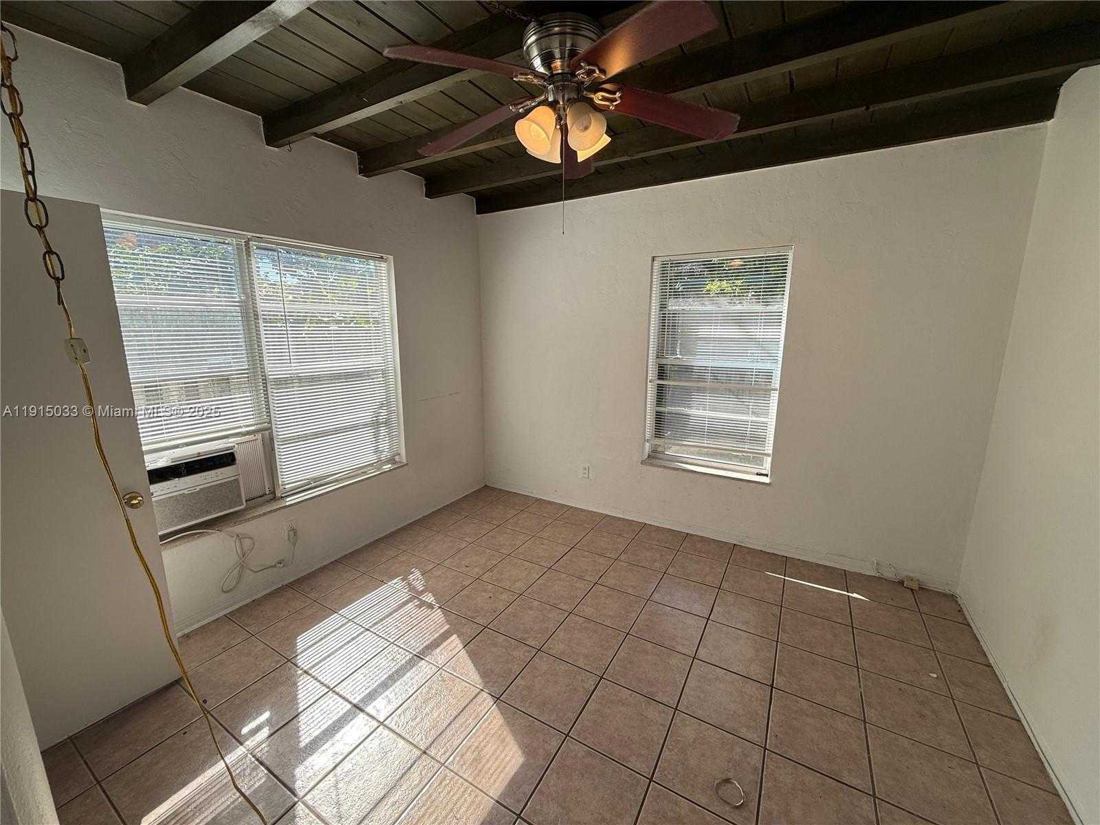 Small Image of 5820 ARTHUR ST #back, Hollywood Number 2