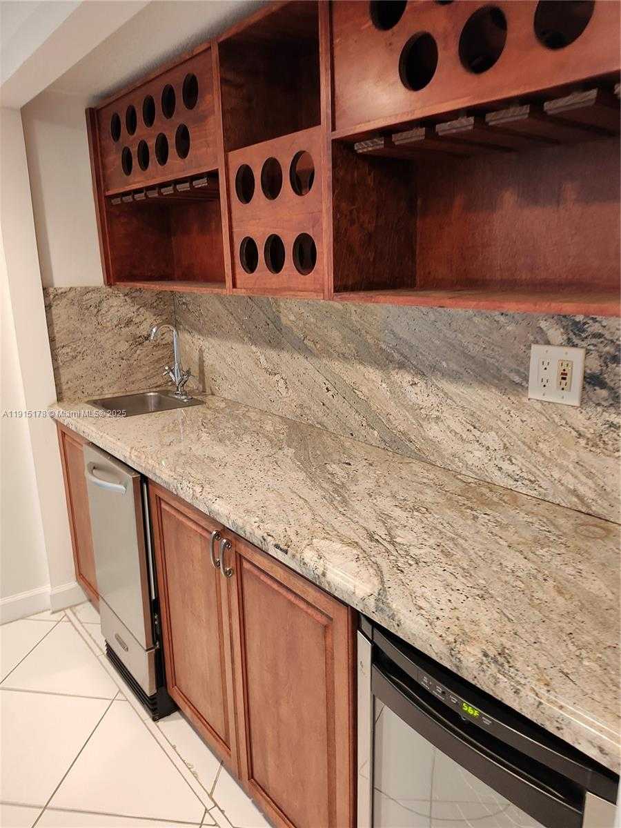 Small Image of 9735 NORTH WEST 52ND ST #411, Doral Number 4