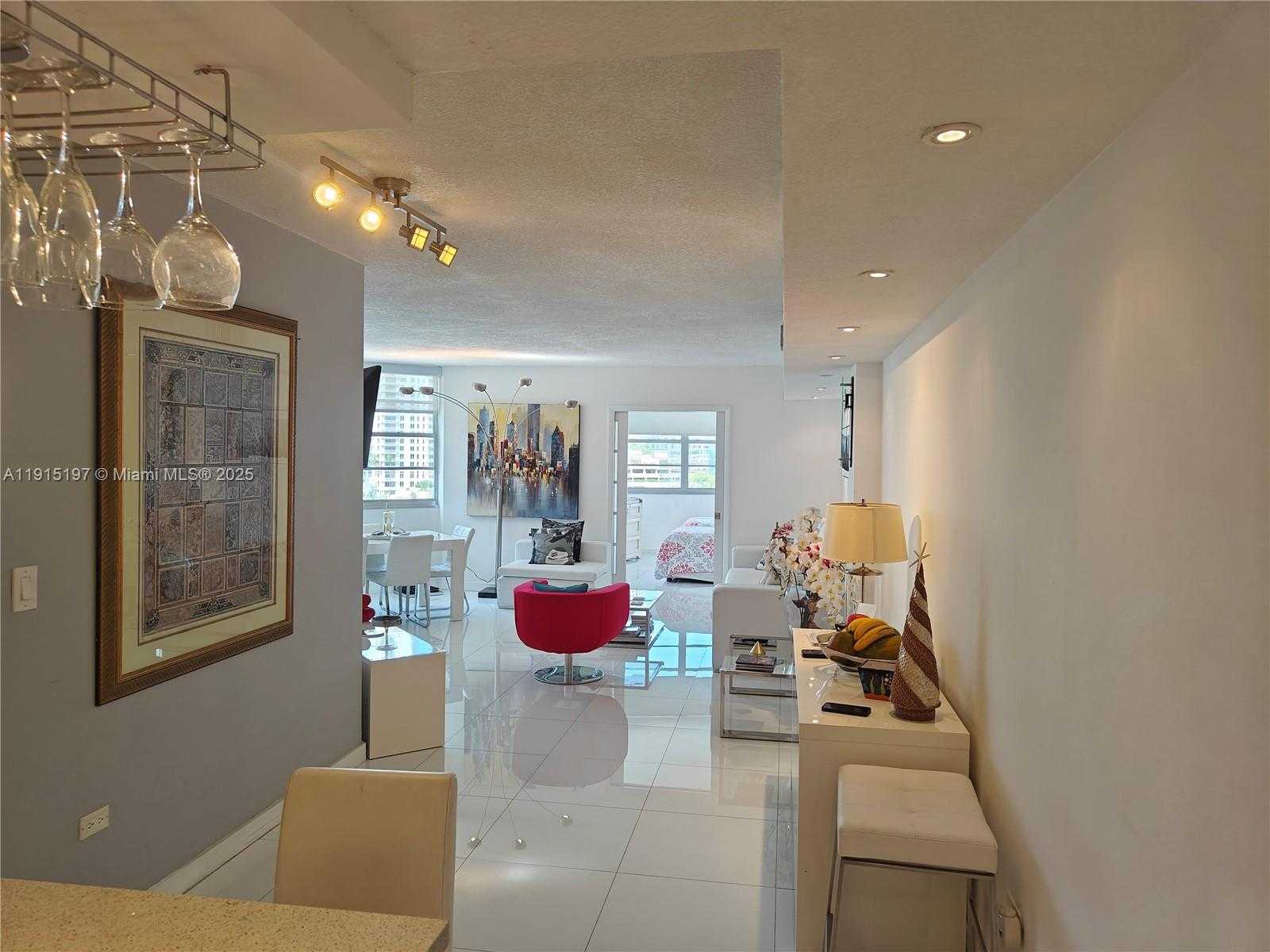 Small Image of 801 BRICKELL BAY DR #671, Miami Number 4