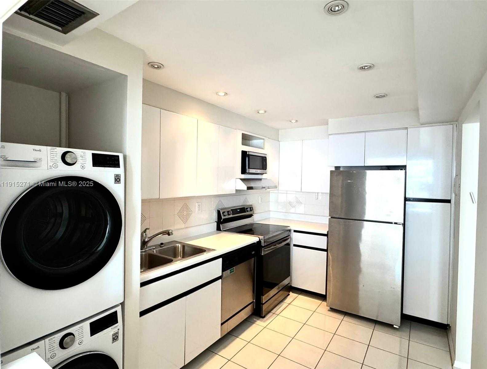 Small Image of 3731 NORTH COUNTRY CLUB DR #928, Aventura Number 16