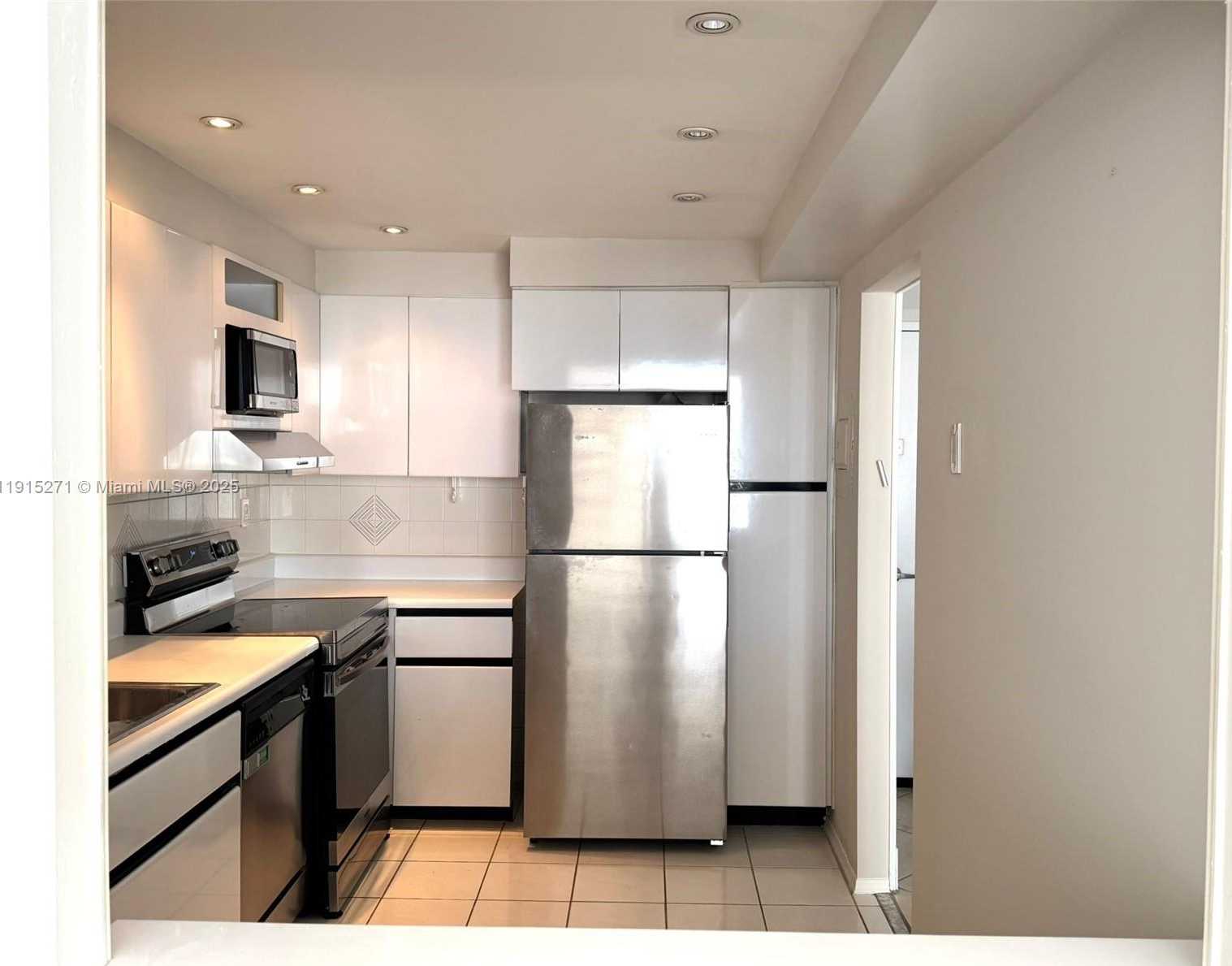 Small Image of 3731 NORTH COUNTRY CLUB DR #928, Aventura Number 17